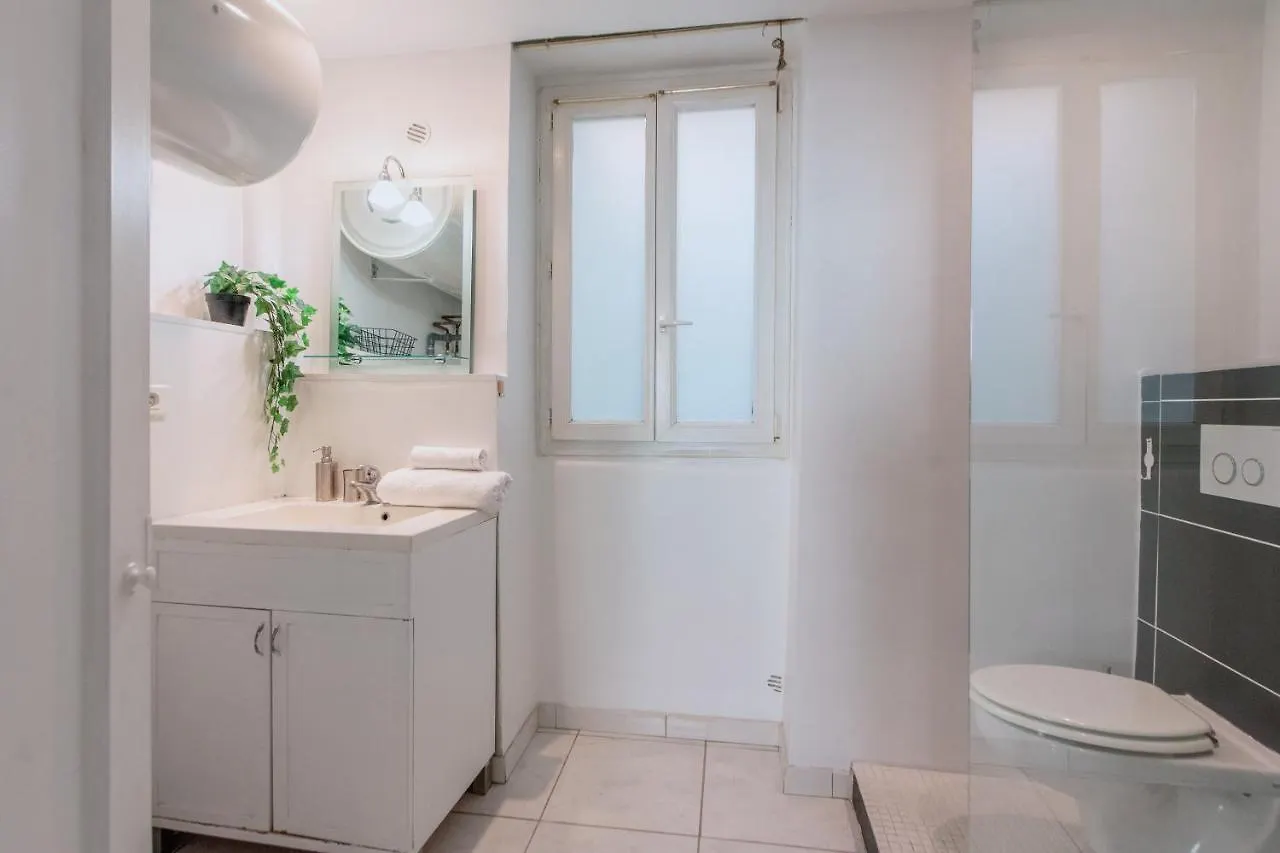 Grand Appartement- Le Port A/C Nice 0*,
