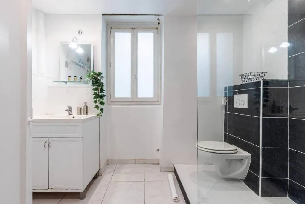 Grand Appartement- Le Port A/C Nice France
