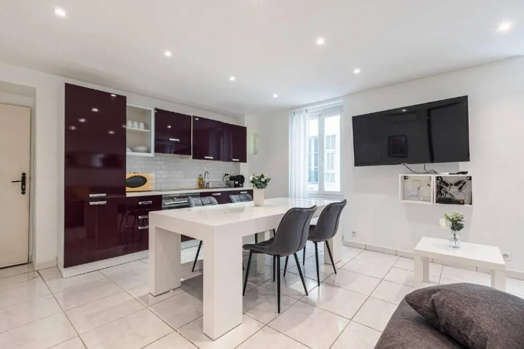 Grand Appartement- Le Port A/C Nice Apartment